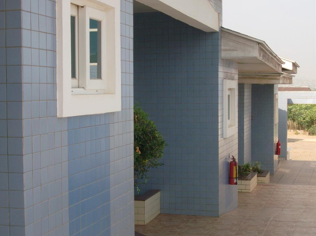De Holiday Beach Hotel Kokrobite Екстер'єр фото