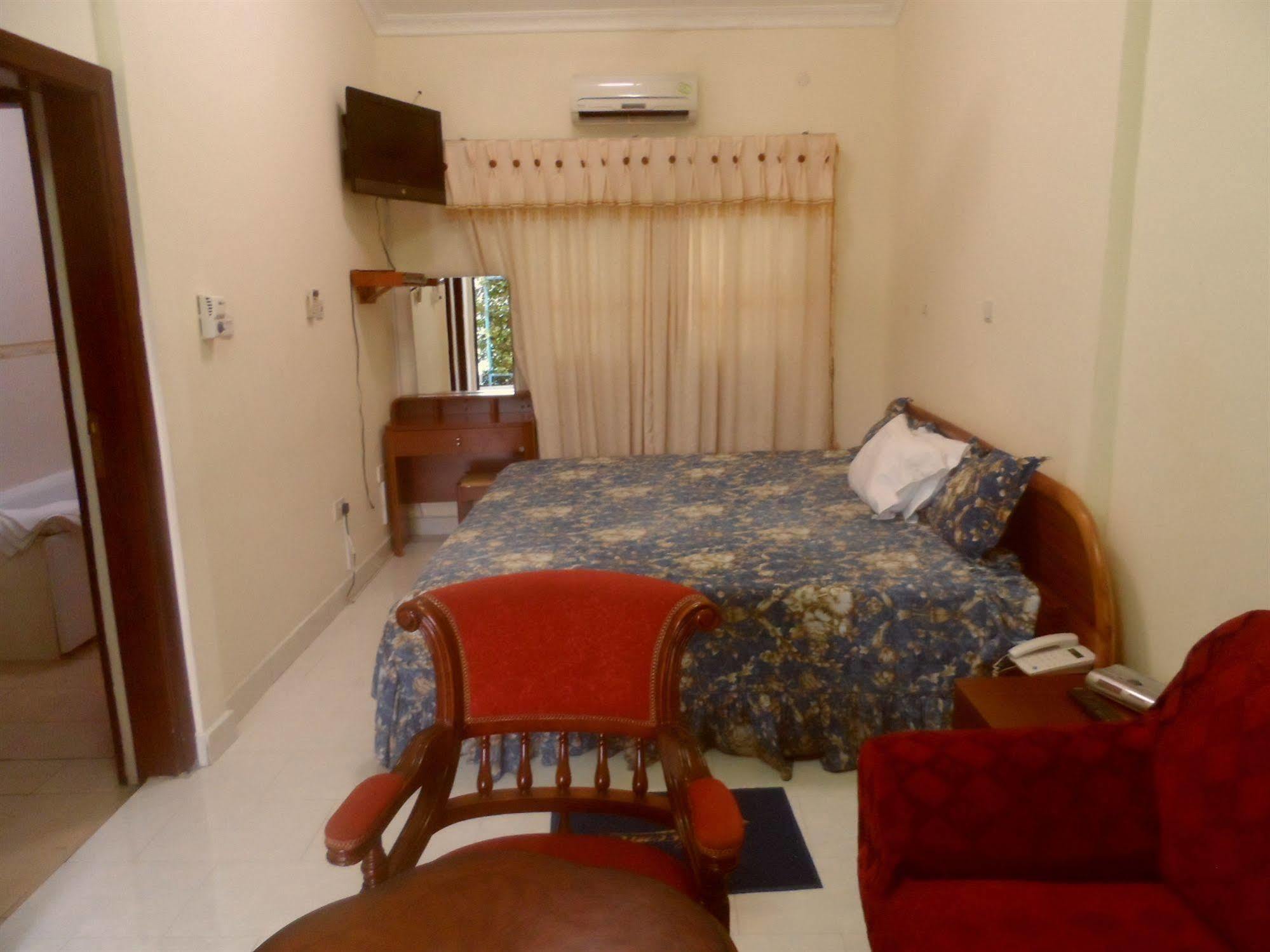 De Holiday Beach Hotel Kokrobite Екстер'єр фото