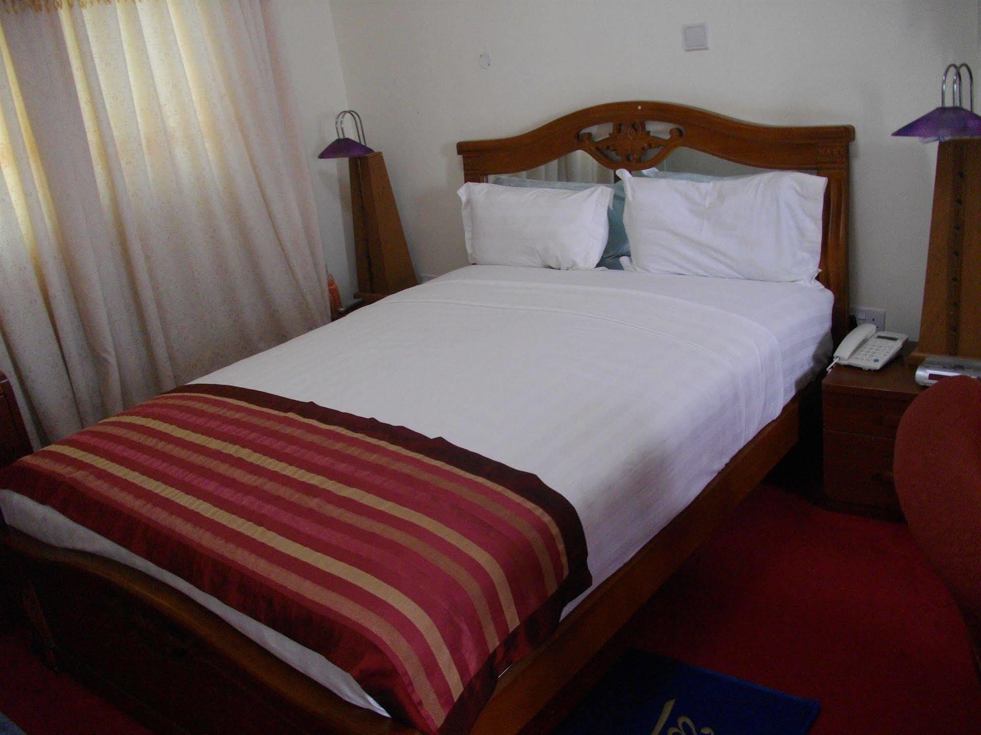 De Holiday Beach Hotel Kokrobite Екстер'єр фото
