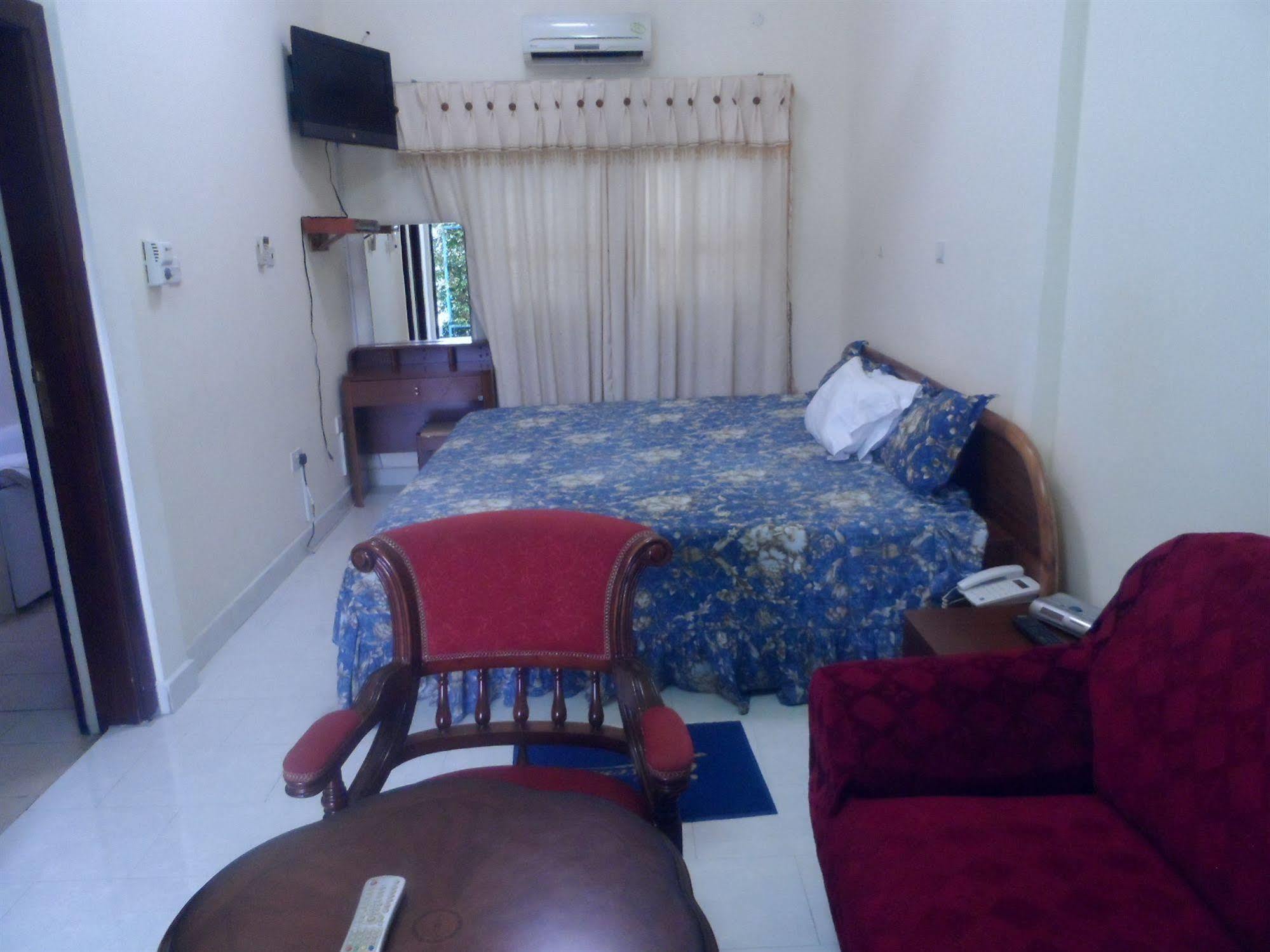 De Holiday Beach Hotel Kokrobite Екстер'єр фото