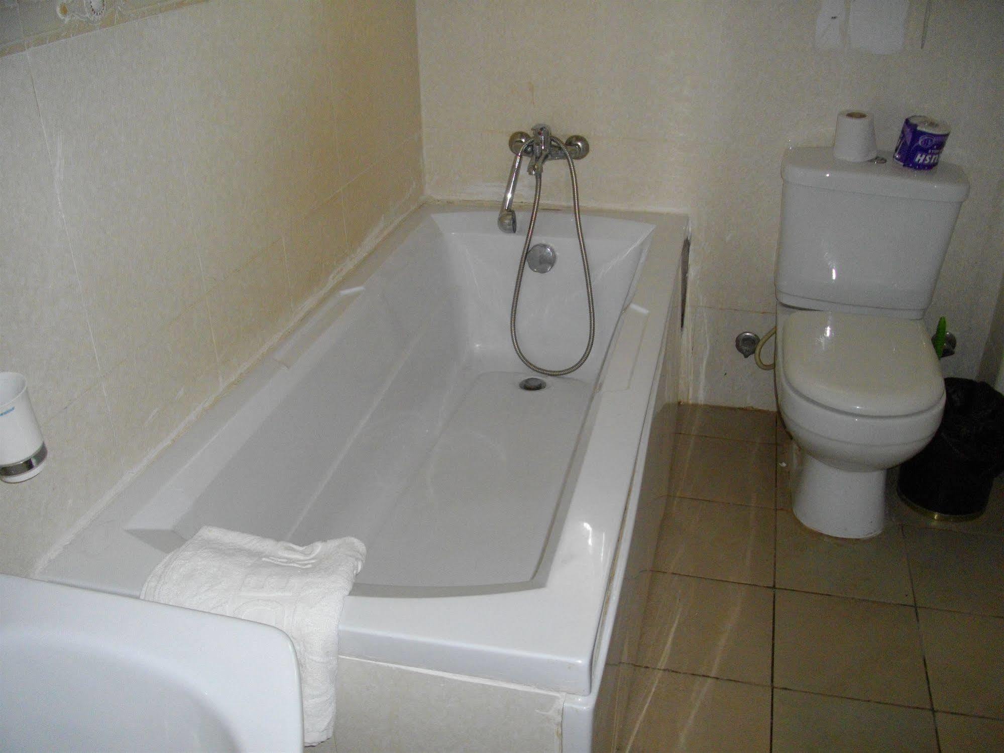 De Holiday Beach Hotel Kokrobite Екстер'єр фото