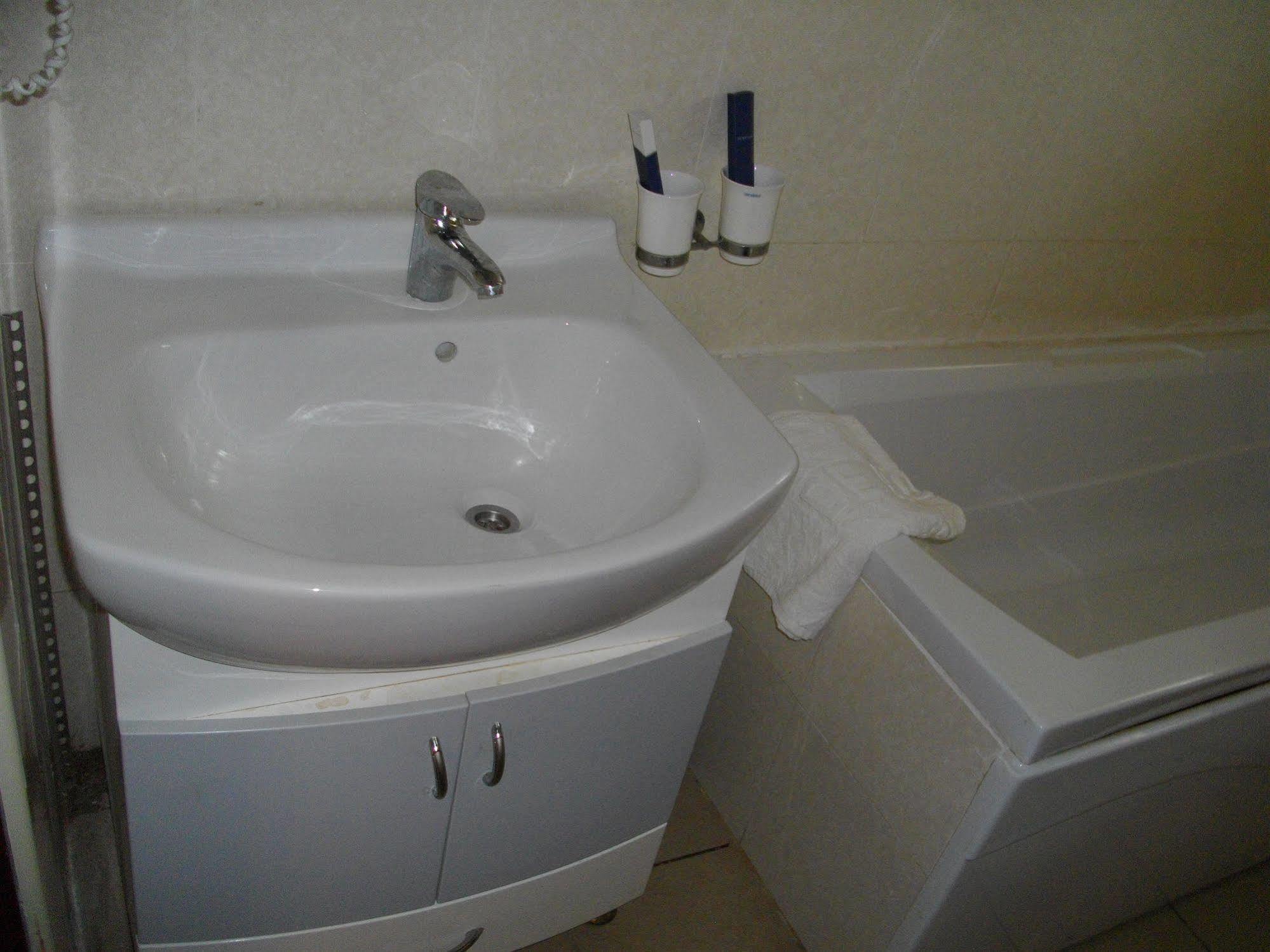 De Holiday Beach Hotel Kokrobite Екстер'єр фото