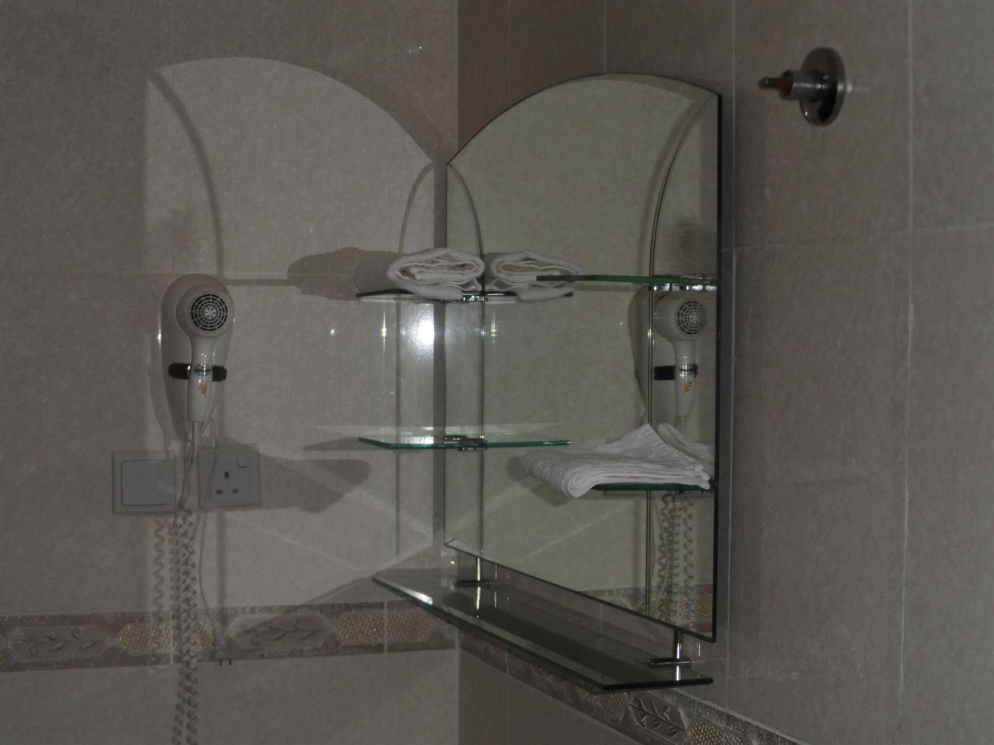 De Holiday Beach Hotel Kokrobite Екстер'єр фото