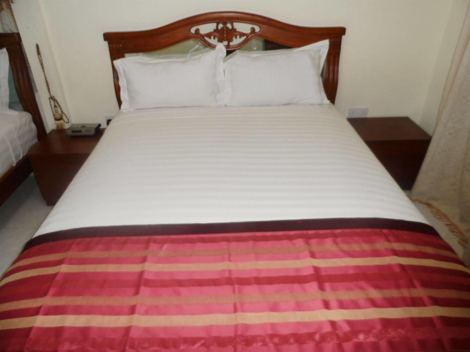 De Holiday Beach Hotel Kokrobite Екстер'єр фото