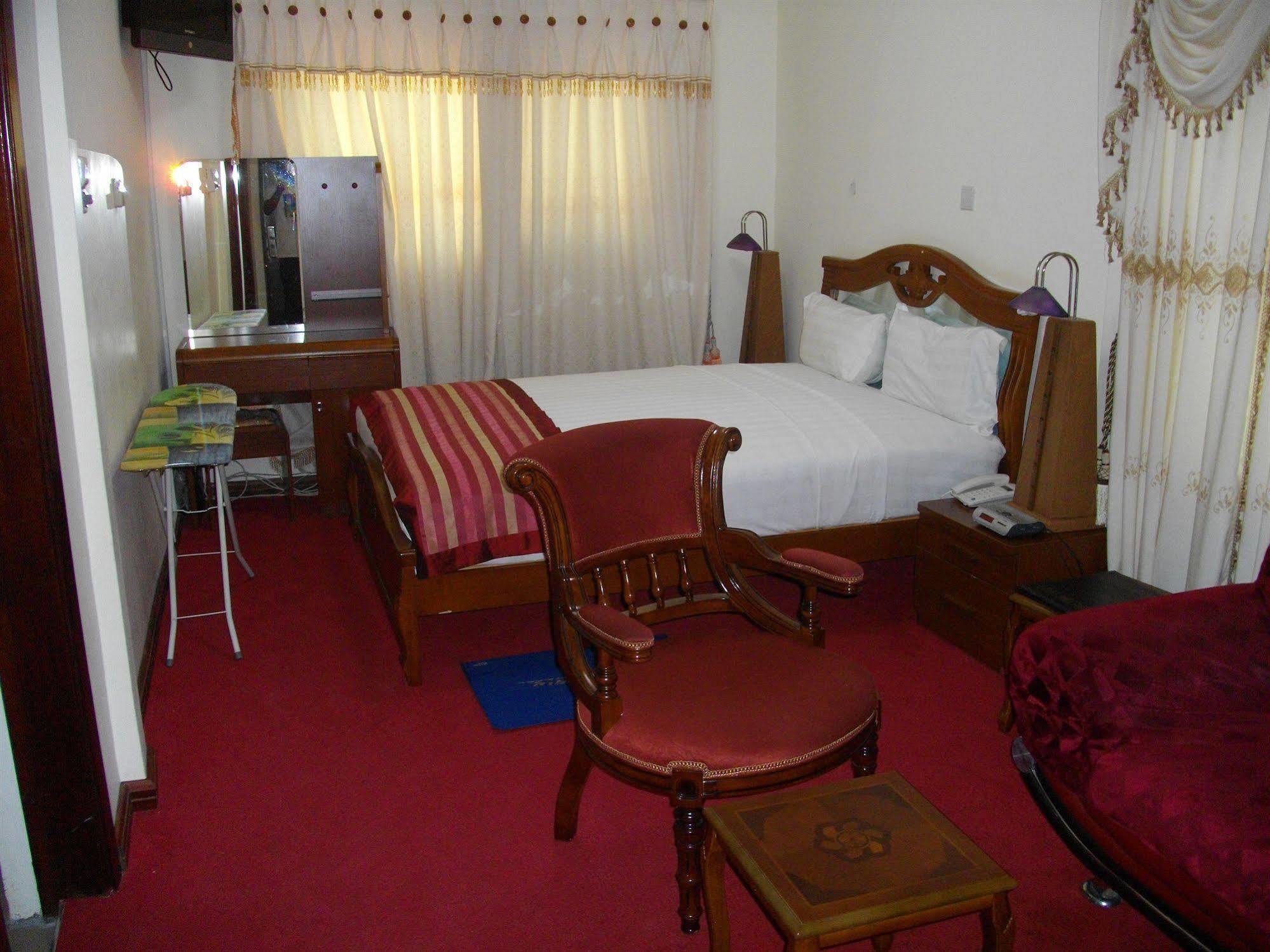 De Holiday Beach Hotel Kokrobite Екстер'єр фото