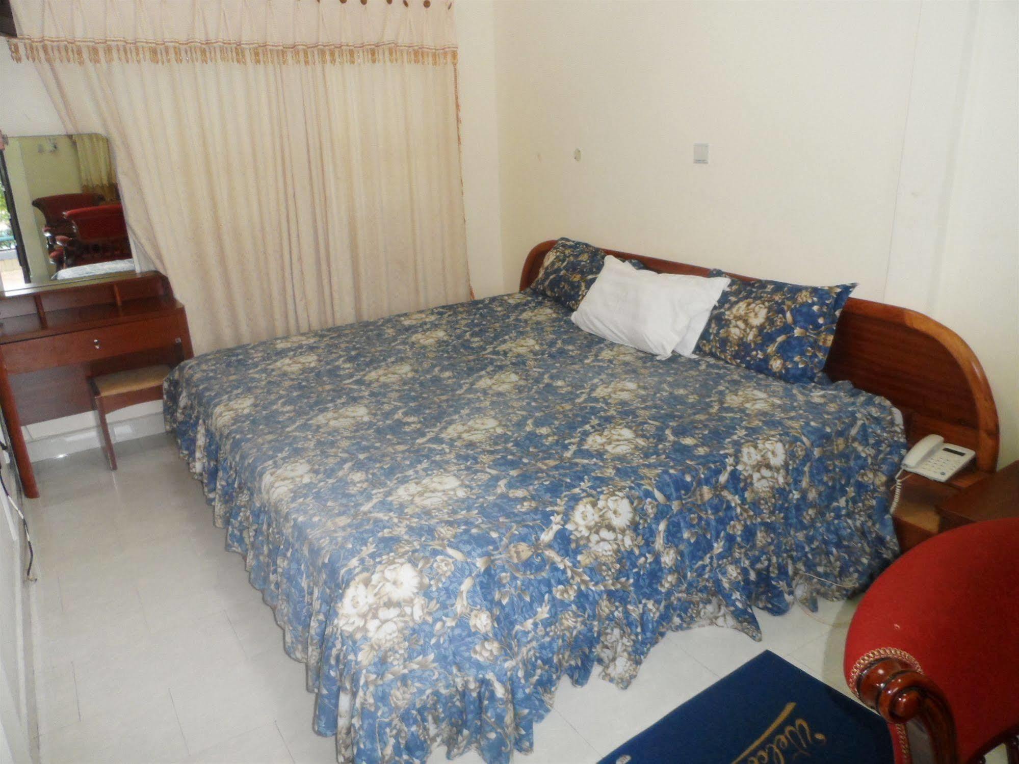De Holiday Beach Hotel Kokrobite Екстер'єр фото